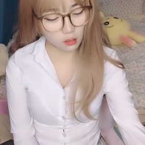 #少萝小甜甜 #直播 #眼镜 #自慰 #国产