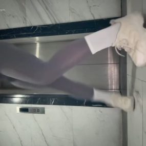 #小怡奈奈 #开裆裤 #瑜伽裤 #丝袜 #高跟 #露出 #自慰 2