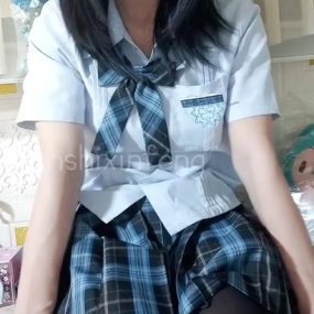 眼镜娘萝莉-饭饭—Jk黑丝自慰 3