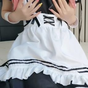 老牌福利姬复出首作，女仆装高清画质粉嫩屄弹肉穴自慰抽插