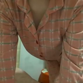 #珊珊 抖音 揉搓大奶头 道具自慰 大黄瓜插逼 5