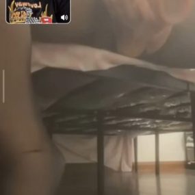 气质巨乳翘臀美女 上面正常直播 下面阳具插b