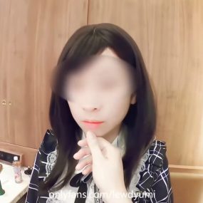 Lewdyumi-穿上新衣服讓主人調教的母狗，不停高潮，自慰、口交、二穴插入、產卵