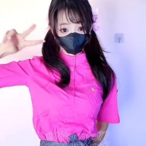 一口白桃七 – 裸舞换装 3
