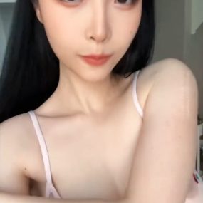 #孙禾颐 #jennypinky #自慰 #高潮 #掰穴 #炮机 #特写 #无毛 #自拍 #诱惑 #大奶子 6