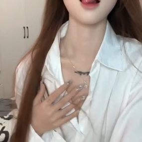 快手【我很快乐】乳晕萌妹露脸高颜值学妹定制裸舞 6